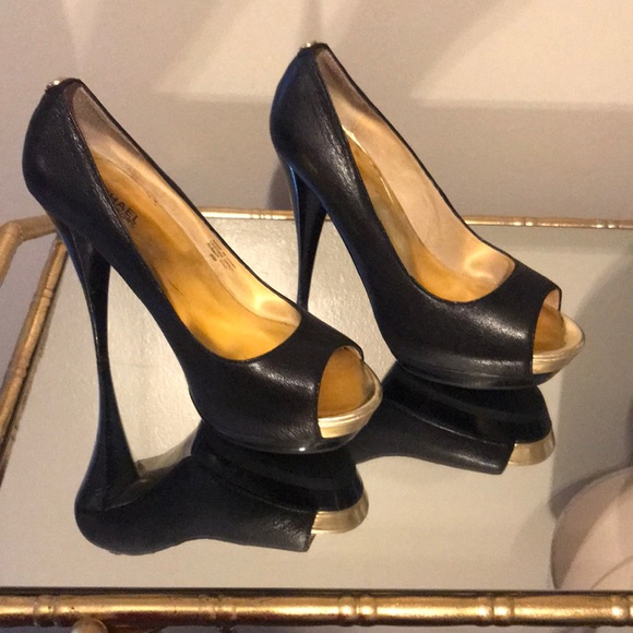 Michael Michael Kors Platform Pumps - Picture 4 of 6